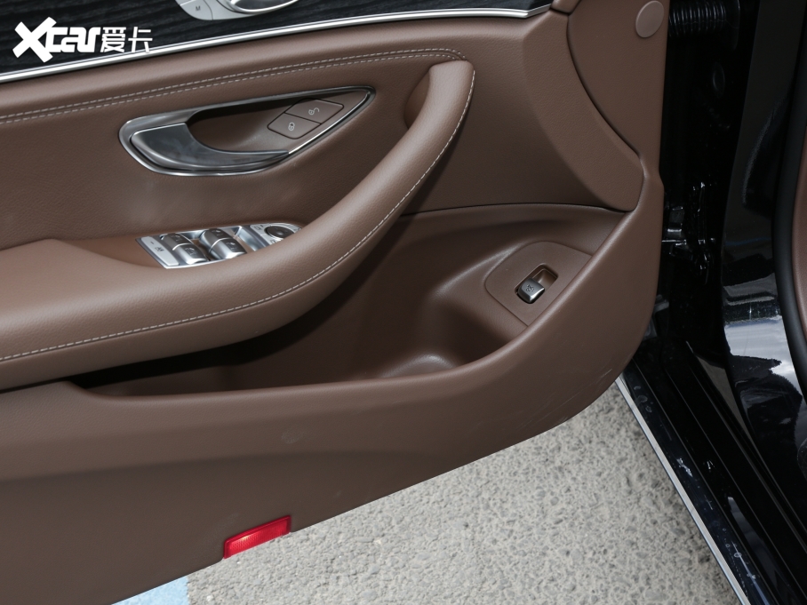 2022YE Ŀ E 300 L A