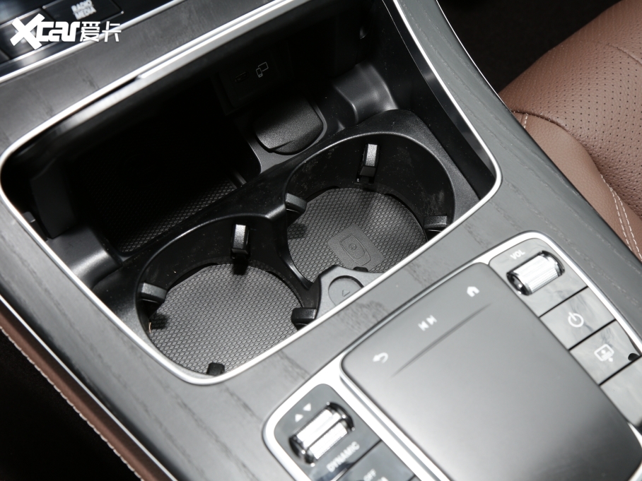 2022YE Ŀ E 300 L A