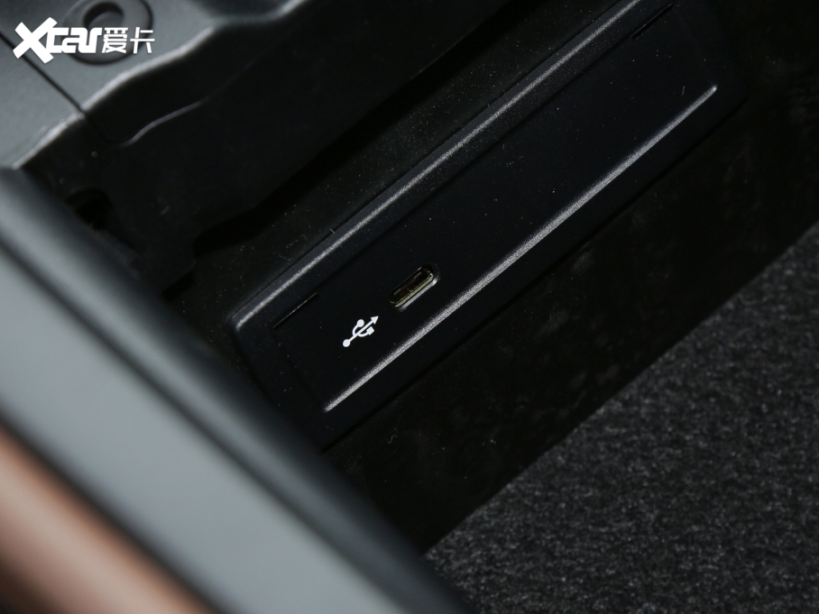 2022YE Ŀ E 300 L A