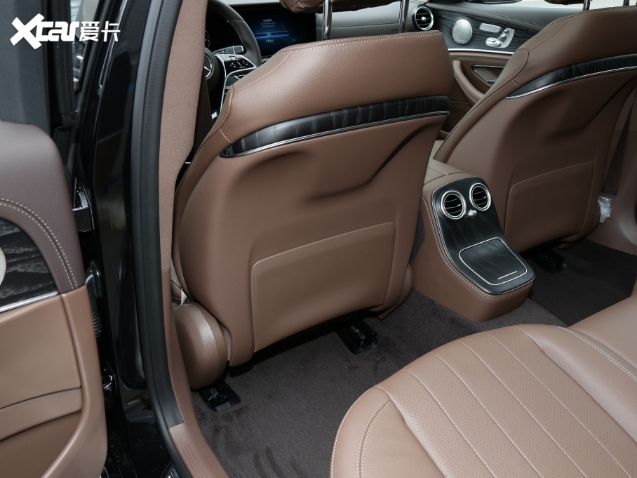 2022YE Ŀ E 300 L A