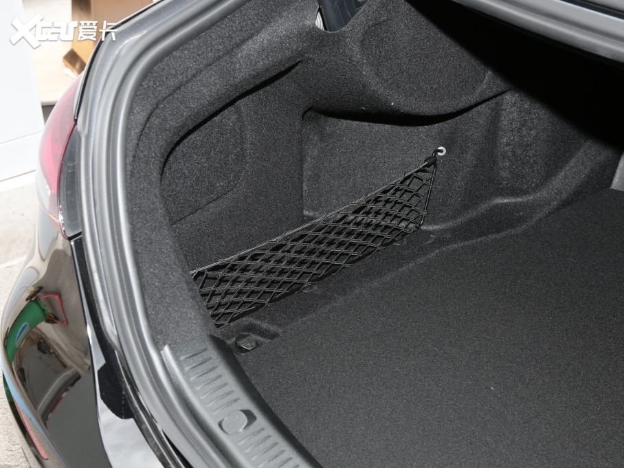 2022YE Ŀ E 300 L A