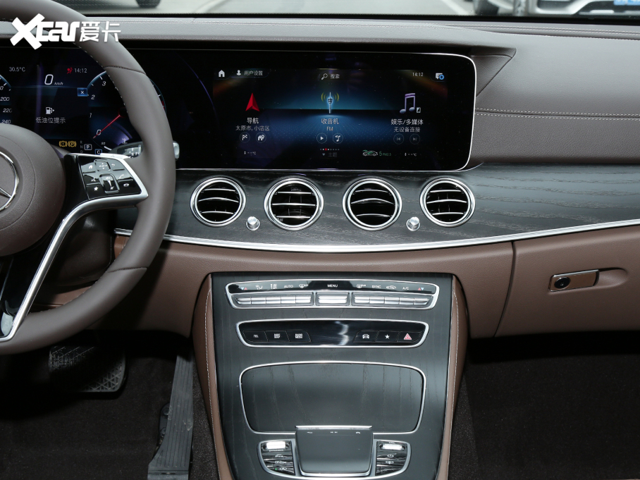 2022��YE�� �Ŀ��� E 300 L ���A��