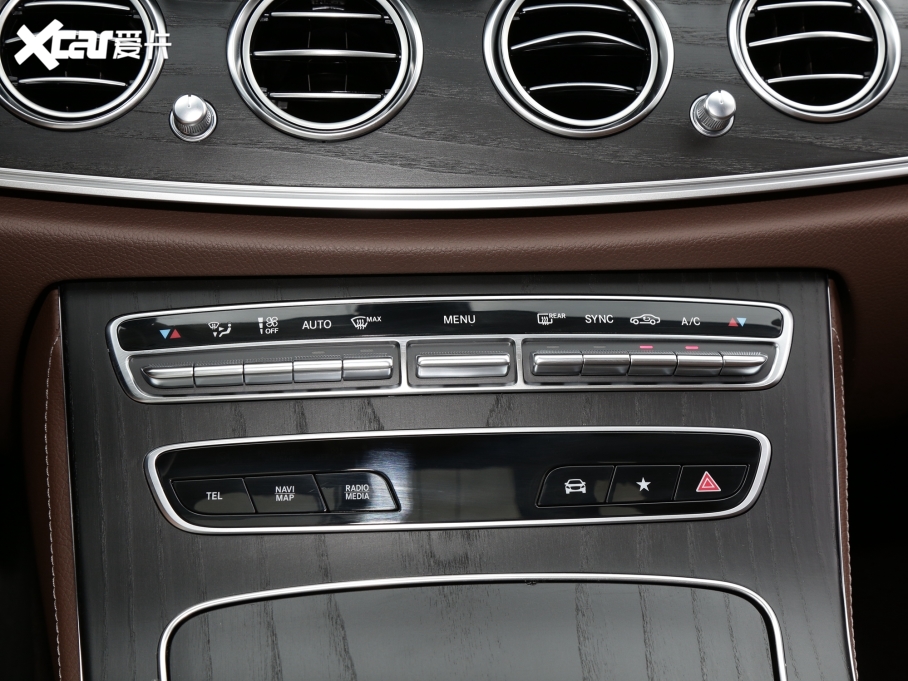 2022��YE�� �Ŀ��� E 300 L ���A��