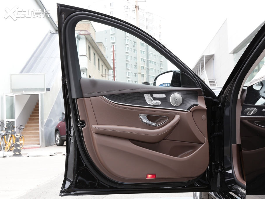 2022YE Ŀ E 300 L A