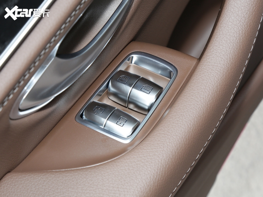 2022YE Ŀ E 300 L A