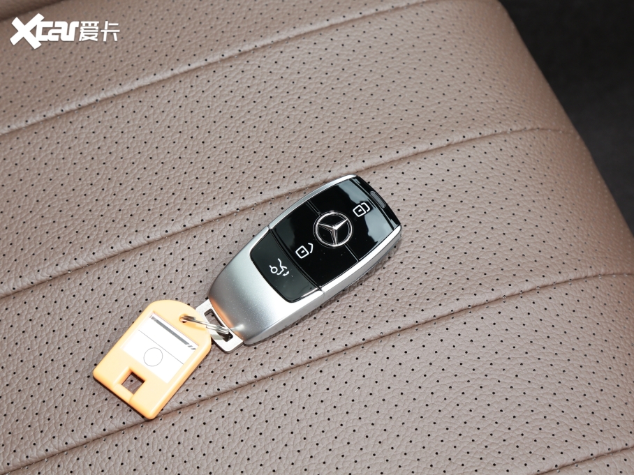 2022YE Ŀ E 300 L A