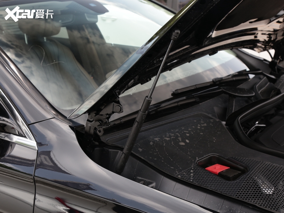 2022YE Ŀ E 300 L A