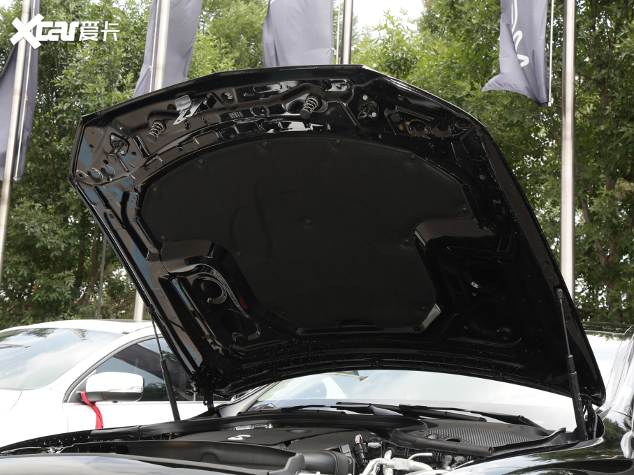 2022YE Ŀ E 300 L A