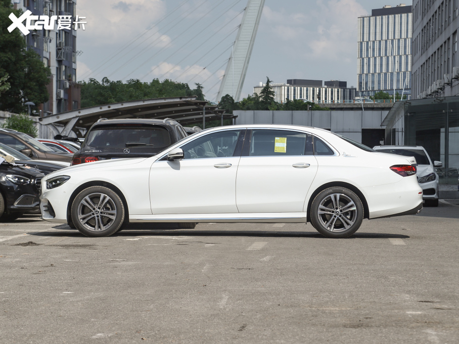 2022YE Ŀ E 260 L \