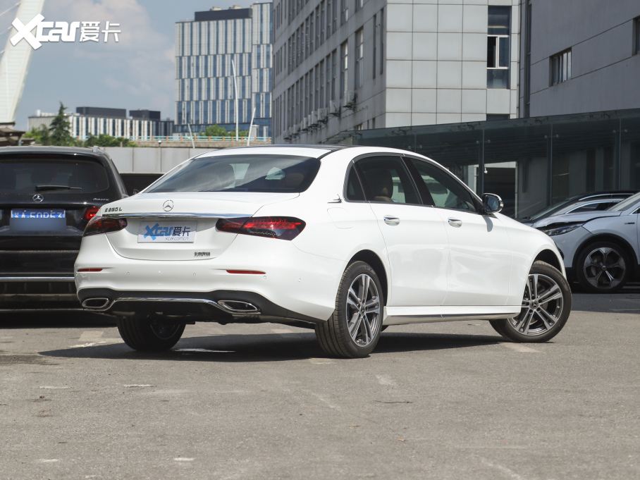 2022YE Ŀ E 260 L \