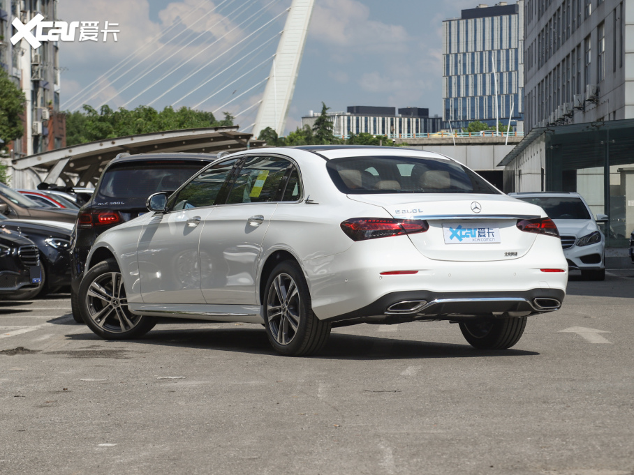 2022YE Ŀ E 260 L \