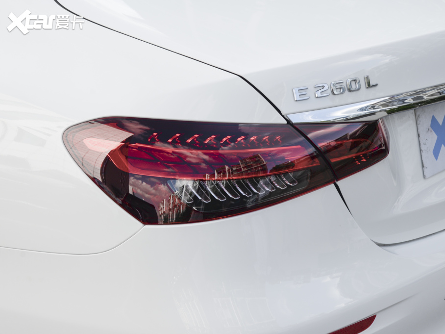 2022YE Ŀ E 260 L \