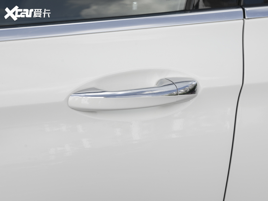 2022YE Ŀ E 260 L \