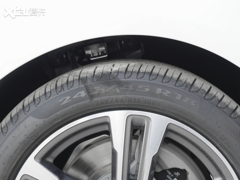 2022YE Ŀ E 260 L \