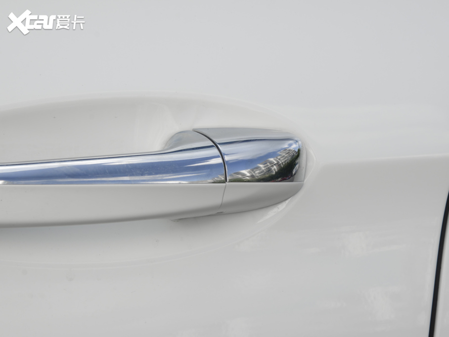 2022YE Ŀ E 260 L \