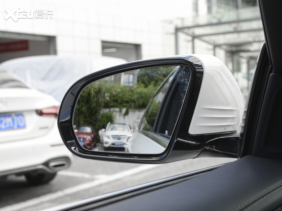 2022YE Ŀ E 260 L \