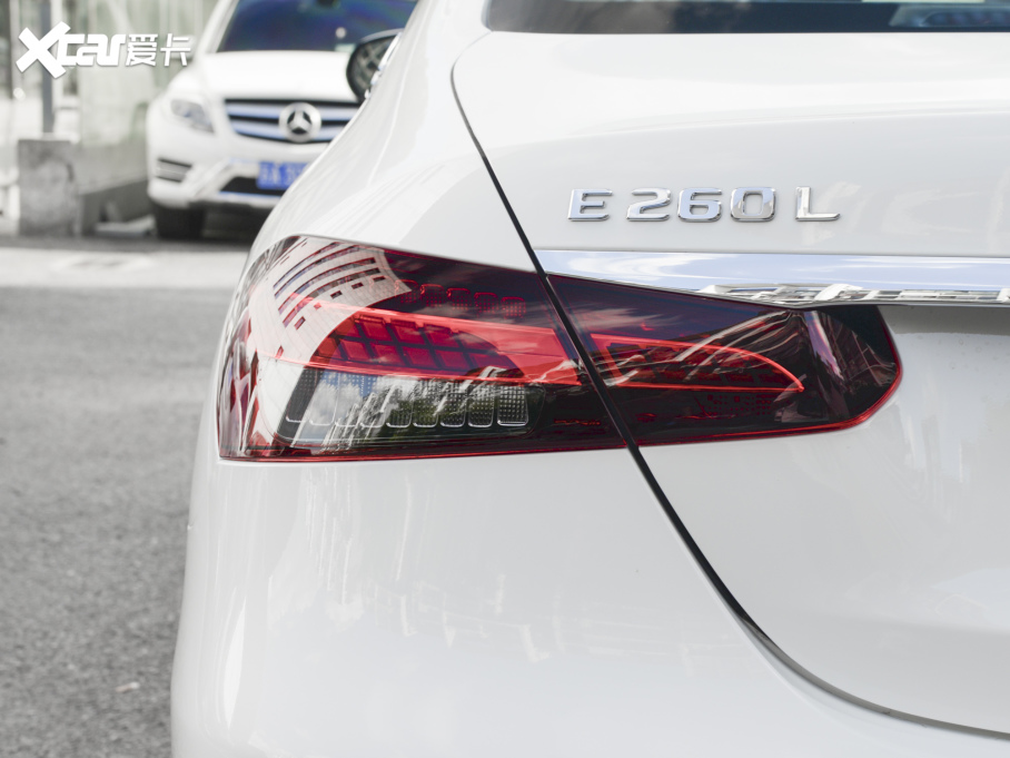 2022YE Ŀ E 260 L \