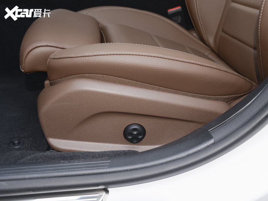 2022YE Ŀ E 260 L \