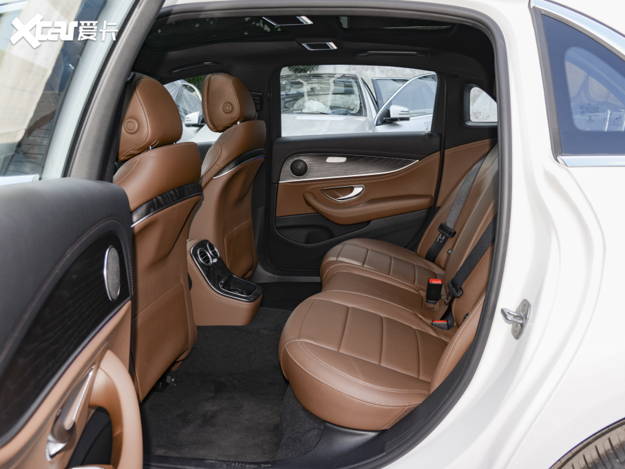 2022YE Ŀ E 260 L \