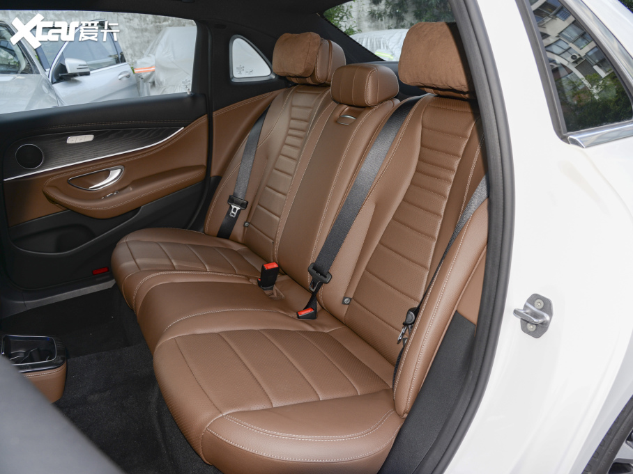 2022YE Ŀ E 260 L \