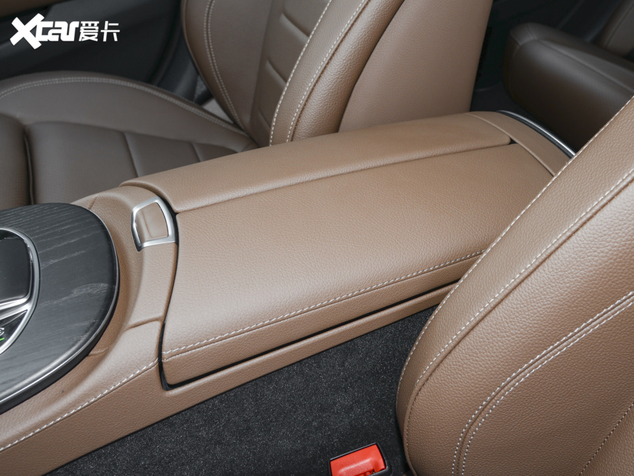 2022YE Ŀ E 260 L \