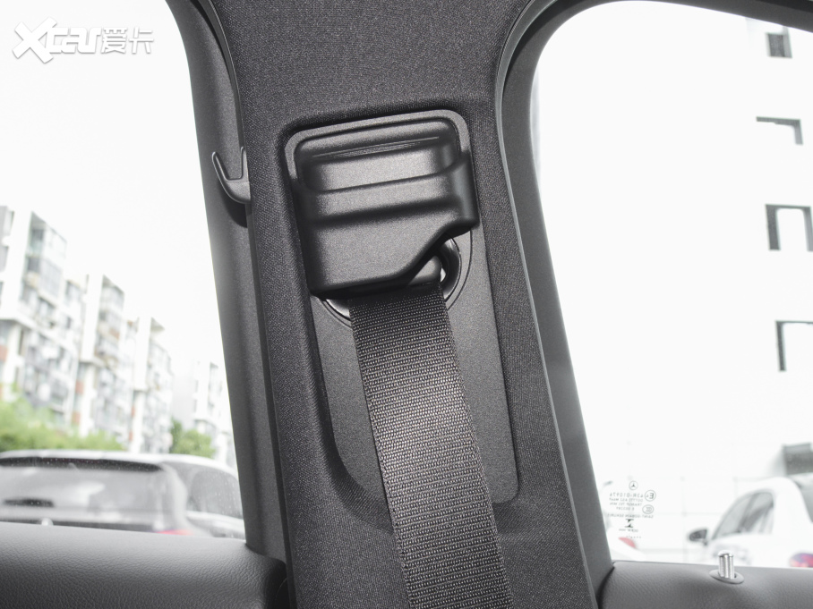 2022YE Ŀ E 260 L \