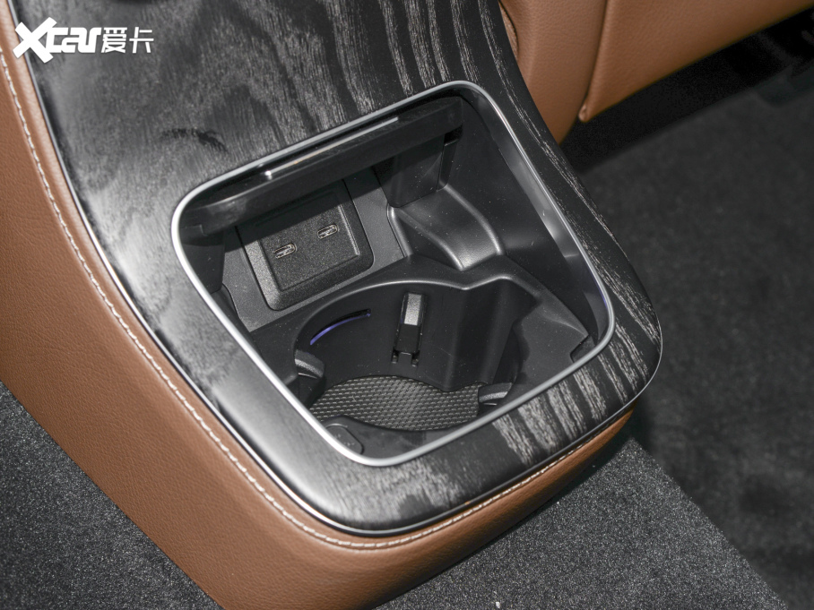 2022��YE�� �Ŀ�� E 260 L �\����