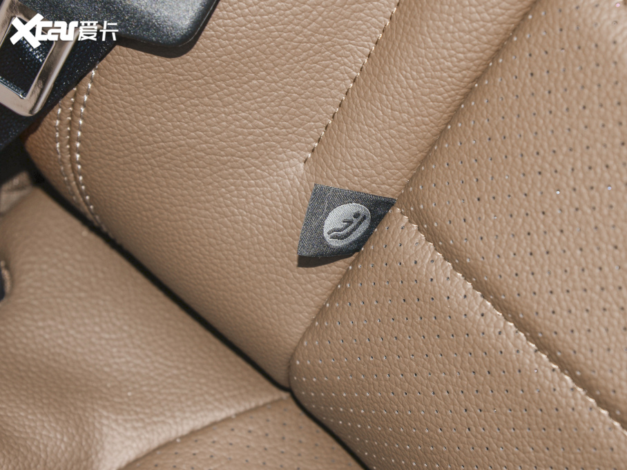 2022YE Ŀ E 260 L \