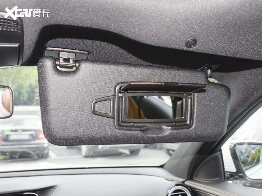 2022��YE�� �Ŀ�� E 260 L �\����