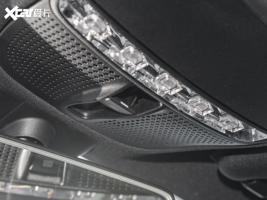 2022YE Ŀ E 260 L \