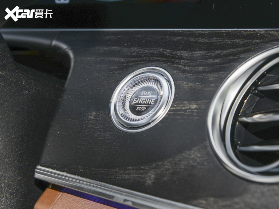 2022YE Ŀ E 260 L \