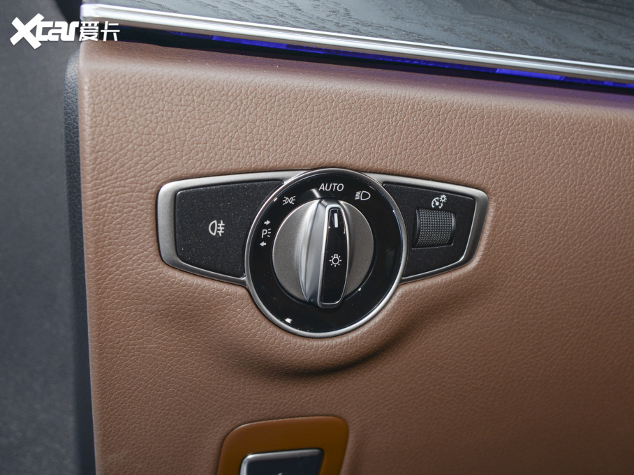 2022YE Ŀ E 260 L \