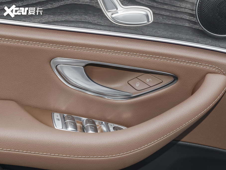 2022YE Ŀ E 260 L \