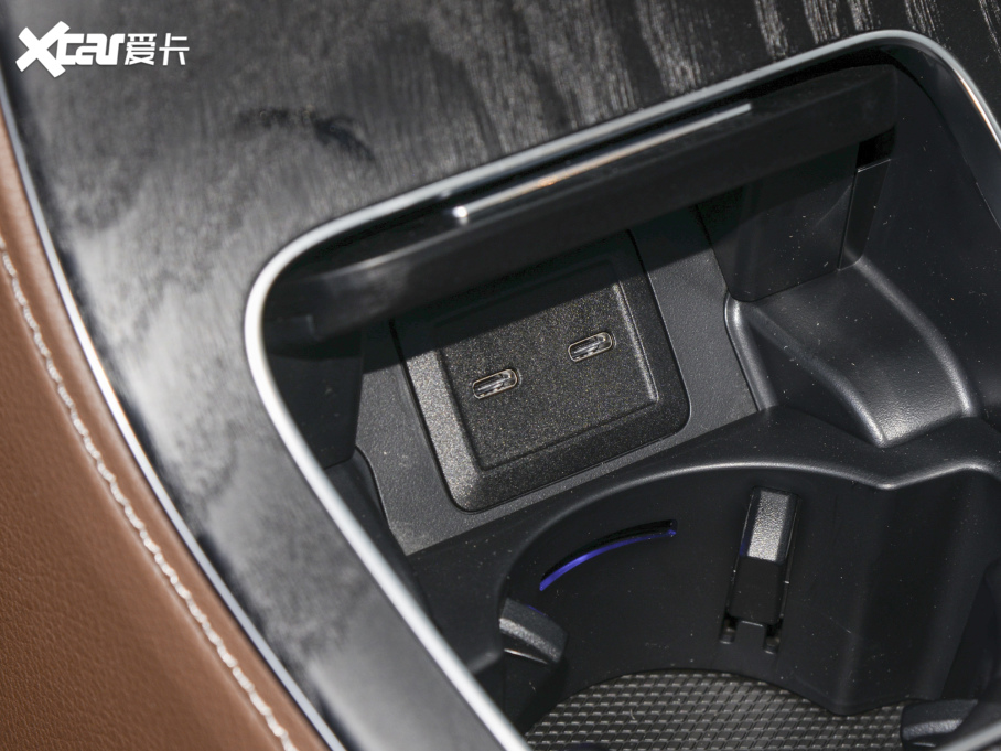 2022YE Ŀ E 260 L \