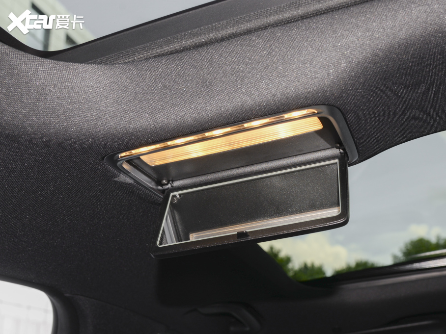 2022YE Ŀ E 260 L \