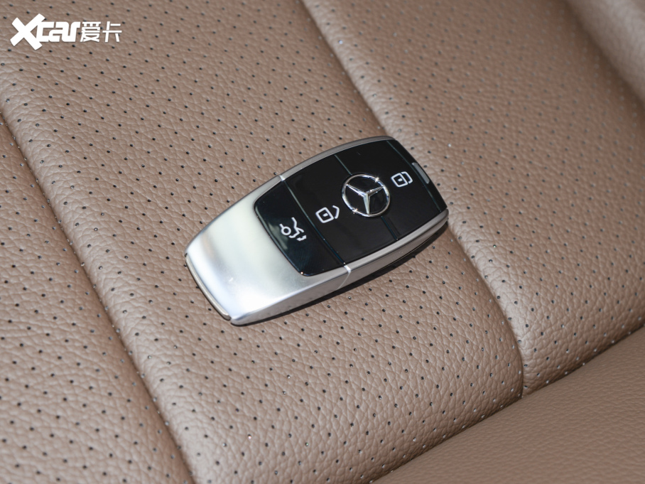 2022YE Ŀ E 260 L \