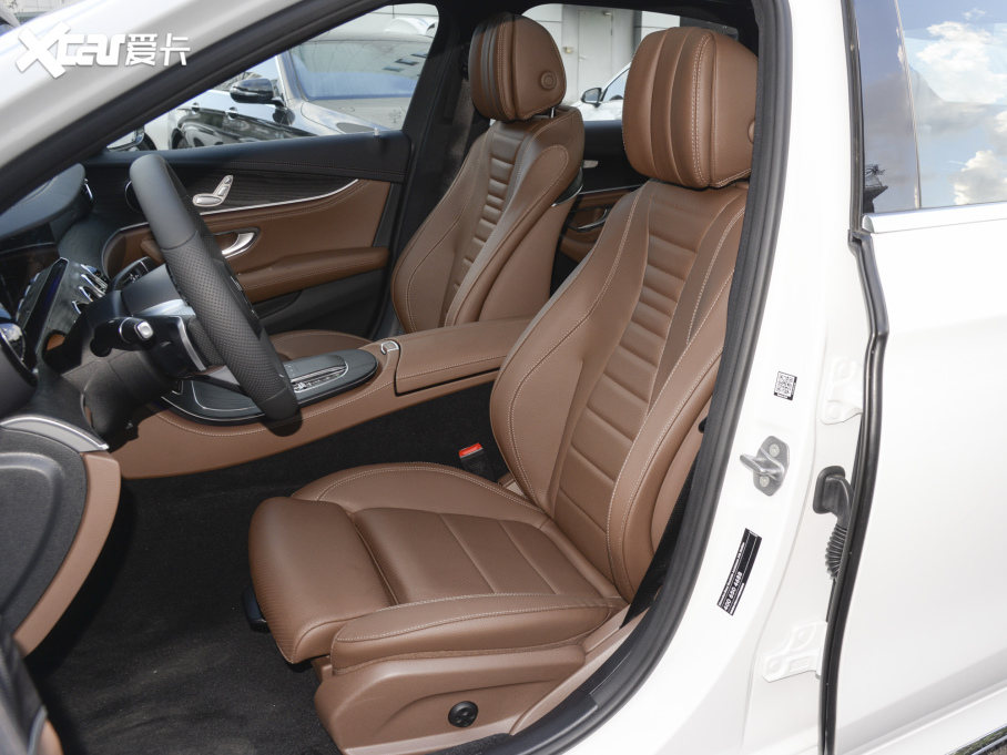 2022YE Ŀ E 260 L \