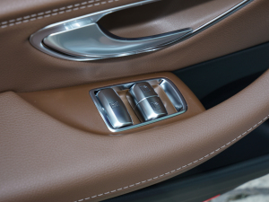 2022E 300 L \ӕr п؅^