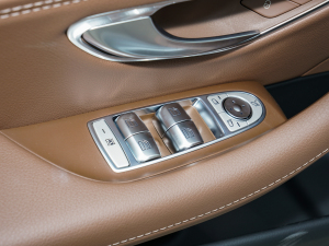 2022E 300 L \ӕr п؅^