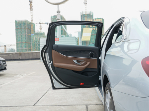 2022E 300 L \ӕr п؅^