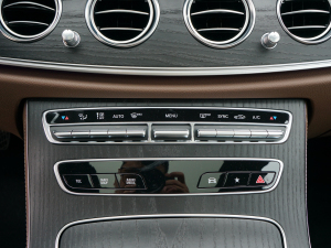 2022E 300 L \ӕr п؅^