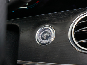 2022E 300 L \ӕr п؅^