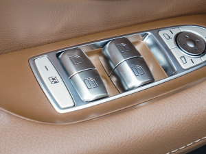 2022E 300 L \(yn)ӕr п؅^(q)