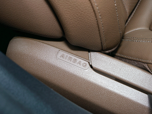 2022E 300 L \(yn)ӕr п؅^(q)