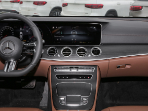 2022Ŀ E 300 L \(yn)ӺA п_