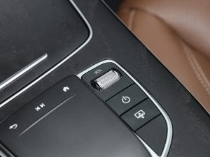 2022Ŀ E 300 L \(yn)ӺA {(dio)(ji)