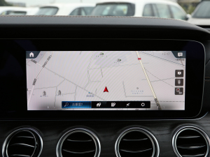 2022Ŀ E 300 L \ӺA п؅^