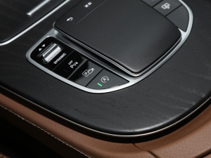 2022Ŀ E 300 L \ӺA п؅^