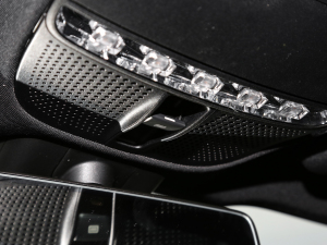 2022Ŀ E 300 L \ӺA п؅^