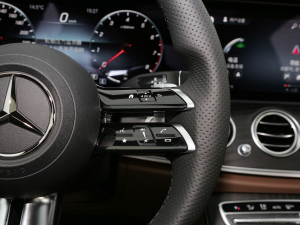 2022Ŀ E 300 L \ӺA п؅^